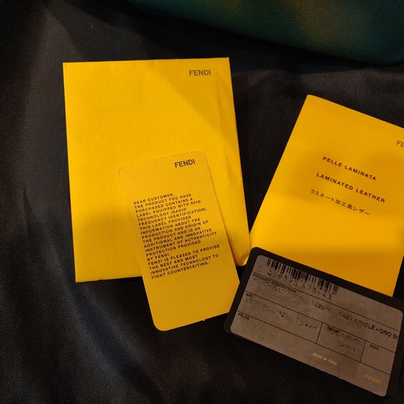 Authenticated Fendi penguin crossbody bucket bag - Picture 6 of 13